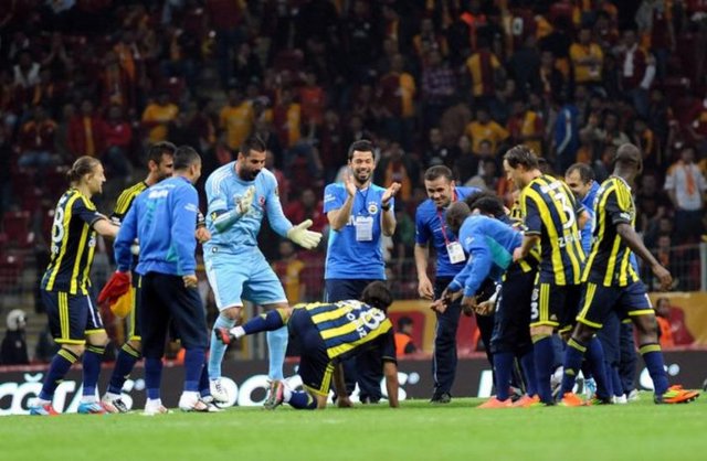 MEHMET TOPUZ  - Ona göre 'kangal', G.Saraylılara göre 'pitbull'... Mehmet Topuz'un TT Arena'da Galatasaray maçı sonrasında yaptığı sevinç, sarı kırmızılı taraftarları sinirlendirmeye yetti.