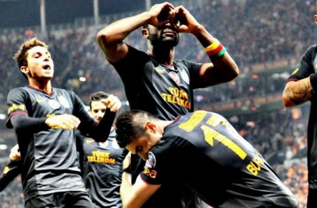 AURELIEN CHEDJOU  - Chedjou Süper Ligde 2013-14 sezonunda attığı gol sonrası geriden takip ettikleri Fenerbahçe'ye böyle "takipteyiz" mesajı verdi