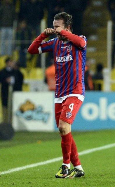 YİĞİT İNCEDEMİR  - Fenerbahçe ağlarına üç gol bırakan Karabükspor'da atılan her golden sonra büyük bir sevinç yaşanırken; özellikle Yiğit İncedemir'in LuaLua'ya attırdığı ikinci golden sonra yaptığı sevinç gösterisi dikkatlerden kaçmadı.