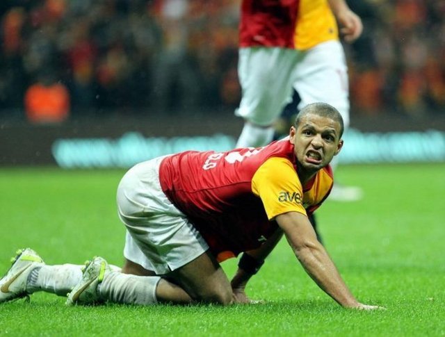 FELİPE MELO  - G.Saray taraftarı Felipe Melo'nun bu gol sevincini çok sevse de, aynı şey rakip takım taraftarı için geçerli değil. Brezilyalı futbolcunun bu sevinç gösterisine, rakip takım seyircileri oldukça sinirleniyor..
