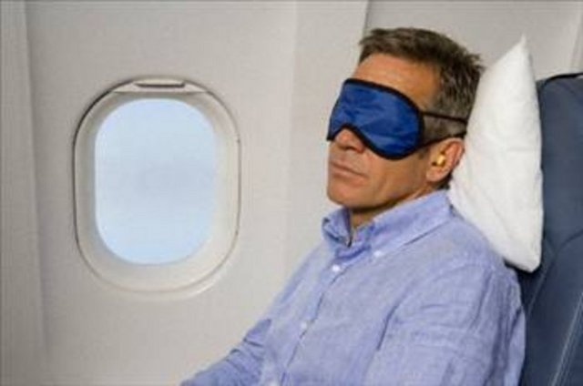 Melatonin ilaç olarak alınırsa kanserden korur mu? -  - Melatonin özellikle Amerika'da ilaç olarak bulunan ve de en çok 'jetlag' için kullanılan bir madde. Bilinçsiz ve düzensiz kullanımı hiçbir şekilde tavsiye edilmiyor. -  -  -  -