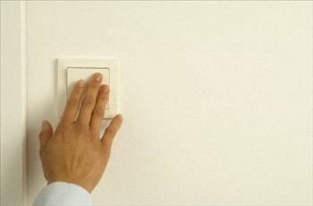 Akşamları çok geç kalmadan tam karanlıkta yatıp uyursak vücudumuza en yararlı işlemi yapmış oluruz. -