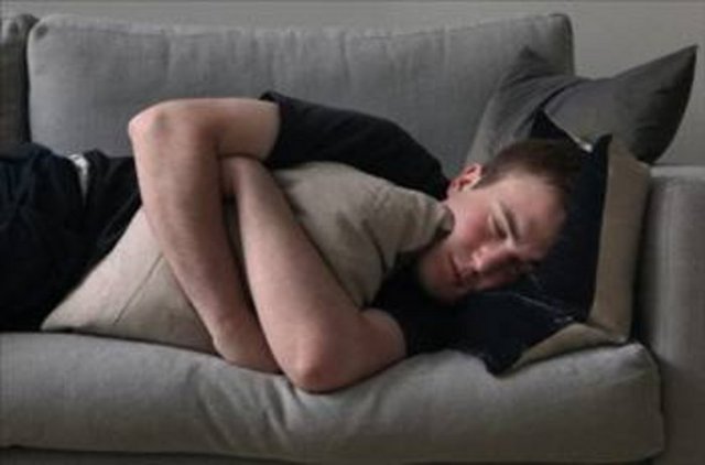 Dorak, vücudun hücre yenileyici ve bağışıklık sistemi düzenleyici melatonin hormonunu gece karanlıkta salgıladığını hatırlayıp uyarıyor: "Karanlıkta uzun ve düzenli uyku bu salgıyı ve kansere bağışıklığı artırıyor. Körlerde kanser riski bu yüzden az"