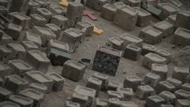 Sene miladi 610'lar. Ortada bütün güzelliği ile Kabe. Kabe'nin hemen yanında zemzem kuyusu. Az ilerde Efendimiz'in (s.a.s.) doğduğu ev, biraz gerisinde ise evlendikten sonra Hazreti Hatice ile birlikte kaldığı ev.