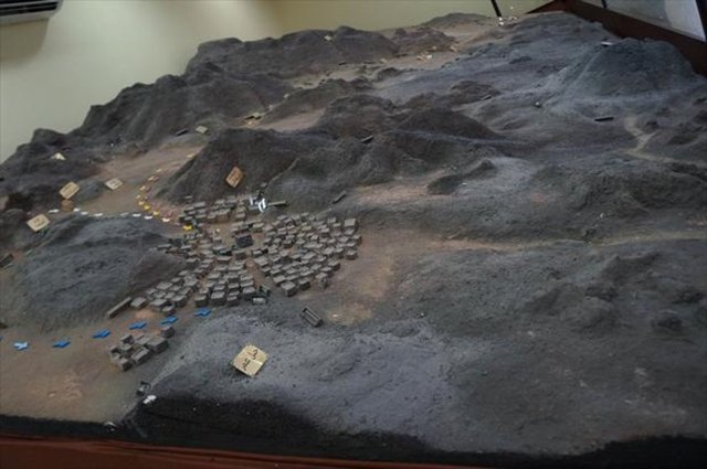 Hira mağarasının eteklerinde kurulan müzede Hazreti Peygamber döneminin evleri, tepeleri, yolları ve yaşam şartları maket ve fotoğraflarla gelen ziyaretçilere anlatılıyor.