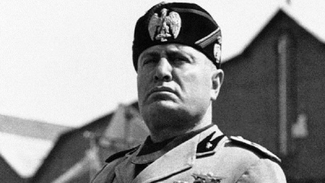 Benito Mussolini  - Hükümdarlık Süresi: 1922-1943   - Şiddet içeren bir yönetim sistemine sahip olan Mussolini yönetiminin düşmesi üzerine Temizleme kampına toplattığı 35 bin kişiden 18 binini katletti.  -