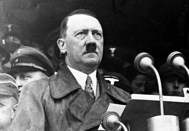 Adolf Hitler  -   - Hükümdarlık Süresi:1933-1945  - Almanya'da iktidar olan  Alman ırkından olmayan insanları zorla işkencelerle ölene dek çalıştırıyordu. 'Üstün ırk' yaratma planı dahilinde Hitler bu sebeple tam 11 milyon insanı katletti.  -