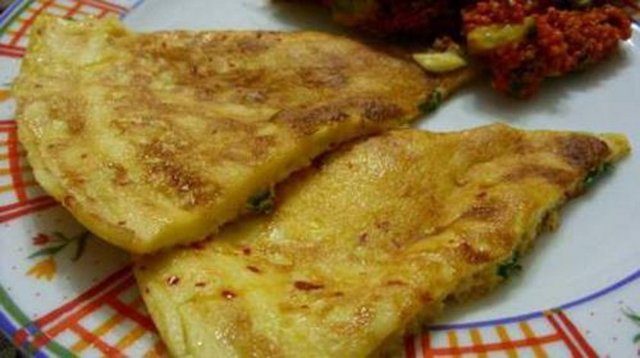 GÜMÜŞHANE - Gümüşhane mantısı, kuşburnu çorbası, zuluflu, un herlesi, gavut çorbası, pağla denlisi, fıtfıt haşılı, yergök dolması, sütlü haşıl, lor dolması, siron, lemis, hasude kuymağı, kara helva ve lalanga bilinen yemeklerindedendir.