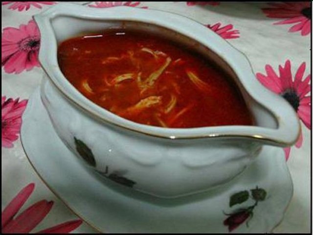 DENİZLİ - Kedi börülcesi çorbası, kuru börülce çorbası, ovmaç çorbası gibi yöreye özgü çorba türleridir. Tas kapaması, kumbar dolması, sirkeli et, nohutlu et, tandır, kol dolması, ciğer sarma, saçta işkembe. Özellikle patlıcan yemek çeşitleri çoktur.