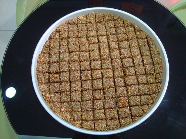 İÇEL - Etli gölevez, çökertme, ayrıca yaban mersini ile birçok marmelat, hamur işi ve soslar yapılmaktadır. Felafel salatası, kuru batırık, tantuni, samsıra, heleş, mollaç, keşkek, lepe ve domates reçeli yöre mutfağının başlıca yemekleridir.