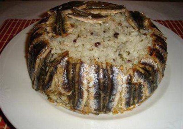 RİZE - Anzer balı, Rize köftesi, Rize simidi, hamsi çiğirtası, çumur, enişte lokumu, muhlama, pepçura.