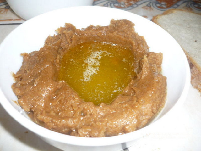 TUNCELİ - Ovacık dağ sarımsağı, kavut, şir, kül gömbesi, tulum peyniri, Pülümür balı, babuko, zerefet, sirekurt, sirepati, patila, bişi, eşkene, nahna köftesi, döğürcekli içli köfte, şakka çorbası ve mahluta çorbası gibi yöreye özgü yemeklerdir.