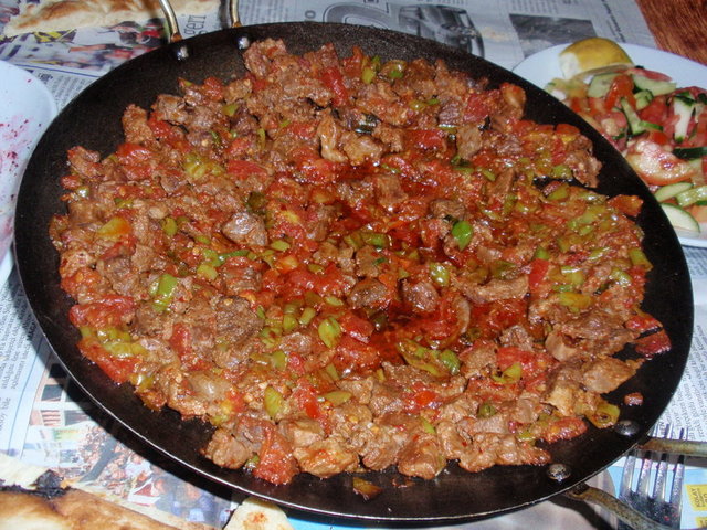 KÜTAHYA - Sulu saç kavurma, sıkıcık çorbası, tekke çorbası, tarhana, mantı, tosunum, höşmerim, kaygana, kapama, gözleme, şibit, dolamber böreği, cimcik, küp kebabı, çevirme kebabı, kuyu kebabı, gediz göveci, tavşanlı göveci ve tas kebabı.