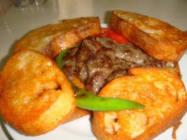 SAKARYA - Islama köfte, kaşnuka, sızbal, çerkes tavuğu, abaza pastası, alişka, pekmez, patates ve kabak yemeklerinin çeşitleri çok yapılmaktadır.