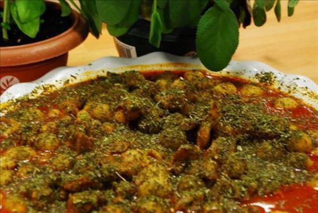 ADIYAMAN - Adıyaman kebabı, Adıyaman tavası, meyir çorbası, çiğ köfte, içli köfte, basalla, cılbır, mercimekli köfte, pestil, yapıştırma, sümüt ile yapılan yiyecekler hayli fazladır.