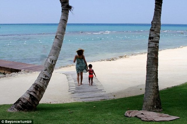 Böylece Beyoncé, Instagram'da paylaştığı bu fotoğrafında bacaklarını inceltmiş oldu...