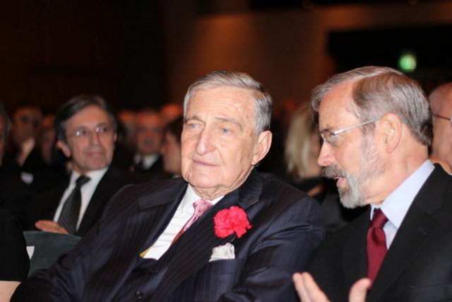 7- RAHMİ KOÇ KOÇ HOLDİNG 2014 serveti: 2.1 milyar dolar / 2013 serveti: 2.9 milyar dolar