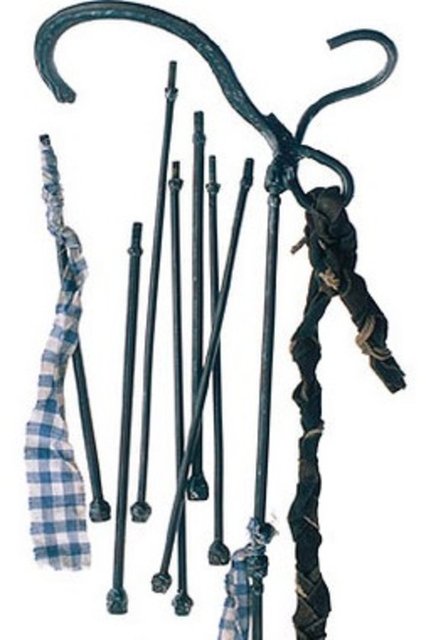 4,5 metreye kadar uzatılabilen, deri ve ip yardımıyla yapılmış kanca