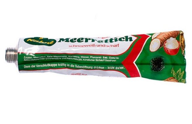 Uyuşturucu içmek için boş diş macunu tüpü kullanılmış