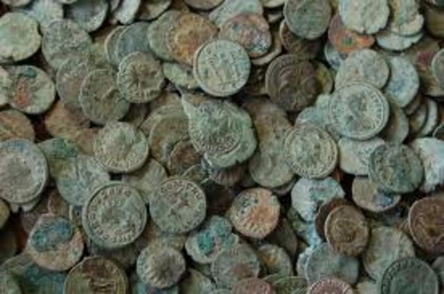 MS 305 ile 253 tarihleri arasına ait olduğu düşünülen paralar yapılan kazılar sonucunda British Museum'a götürüldü. Somerset Müzesi büyük bölümü gümüş ve bronz olan paraları 320.250 sterlin karşılığında satın aldı.