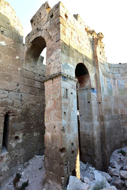 "Çanlı Kilise ve çevresindeki kazılarda elde edilen bulgulardan  özellikle mumyalar dikkat çekicidir. Bu mumyalar çocuk, genç insan ve hayvan  mumyalarıdır. Bu bölgede özel bir tekniğin kullanıldığı mumyalar günümüze kadar  ulaşmıştır.
