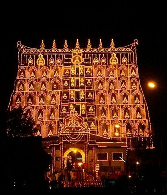 2011 yılının Haziran ayında Hindistan'ın Kerala bölgesinde bulunan Sree Padmanabhaswamy Tapınağı'ndaki yeraltı odalarında altın ve mücevherlerden oluşan muhteşem bir hazine bulundu. 500 milyar rupi değerindeki hazinenin içinde...