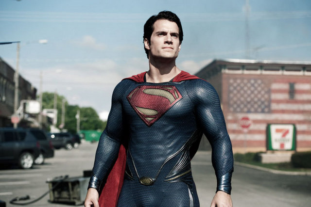 Henry Cavill: "CAV-ill"  - (Cayvill veya CaVILL değil.)
