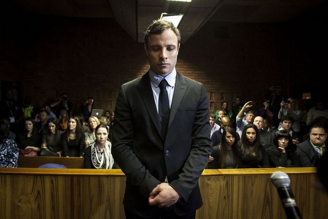 2013 yılı Sevgililer Günü'nde, Pretoria kentindeki evinde, model sevgilisi Reeva Steenkamp'ı (29) vurarak öldüren Güney Afrikalı ampute atlet Oscar Pistorius'un (27) cinayet ve ruhsatsız silah bulundurmaktan yargılandığı dava dün başladı.