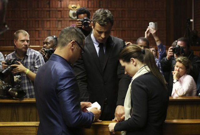 Suçlamaları reddeden Pistorius, "Ben öldürmedim, suçlu değilim" dedi.