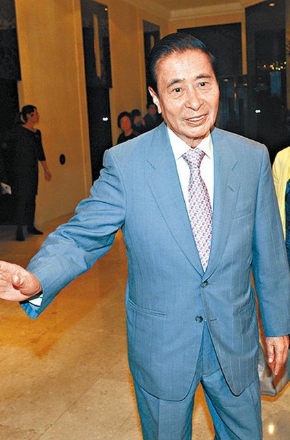 35) Lee Shau Kee / Çeşitli Sektörler  -  - 19.6 milyar dolar