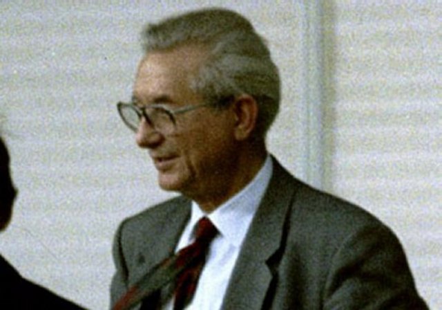 36) Theo Albrecht / Aldi Grup  -  - 19.3 milyar dolar