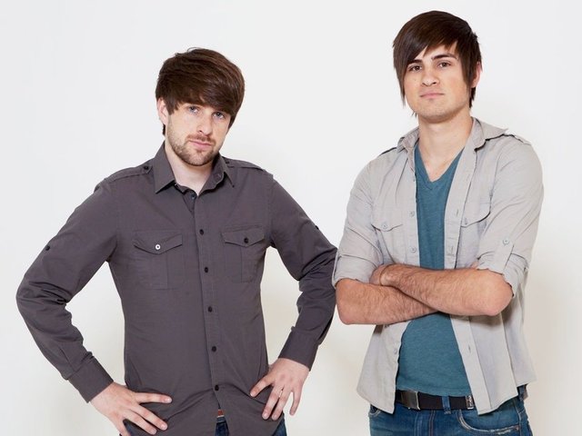 Smosh   - KAZANCI: 8.5 Milyon Dolar   - Komedi ikilisi olan Ian Hecox ve Anthony Padilla Youtube kanalları sayesinde 2015 yılının ikinci en çok kazananı oldu.  -
