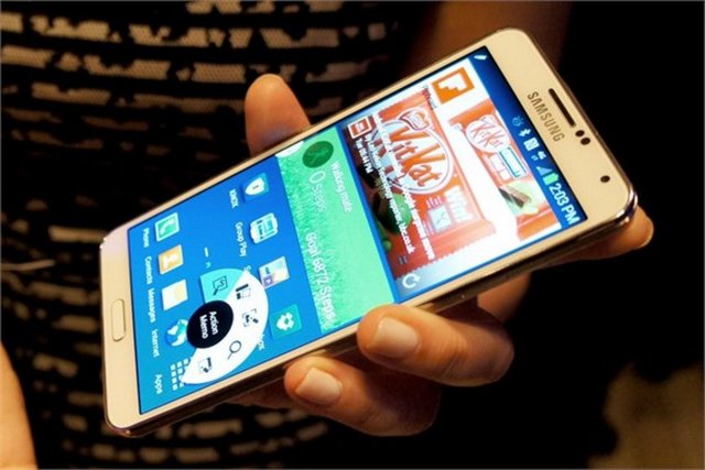 8. Samsung Galaxy Note 3 - "Phablet" kategorisini akıllı telefonlar arasında sokan Note serisinin üçüncü nesil modeli. 5,7 inç ile piyasadaki en büyük ekrana sahip.