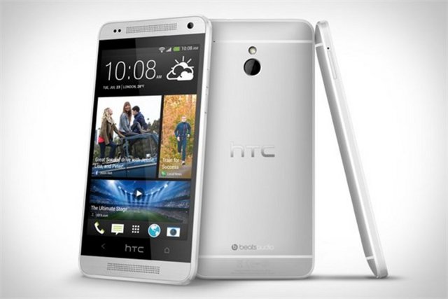 3. HTC One - Metal kasaya sahip olan HTC One, tasarım ve yapım kalitesi bakımından Apple'ın iPhone'una denk üretilen ilk Android telefon olma özelliğini taşıyor.