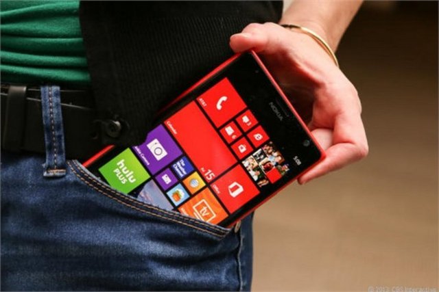12. Nokia Lumia 1520 - Nokia'nın piyasaya sürdüğü bu model, ilk Windows "phablet" olma özelliğini taşıyor.