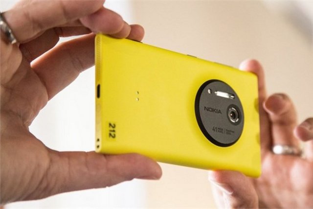 13. Nokia Lumia 1020 - Nokia Lumia 1020 piyasadaki en iyi Windows telefonu olarak kabul ediliyor.