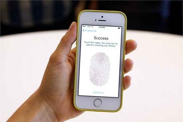 1. iPhone 5S - Listenin bir numarasında yer alan iPhone 5S, iyi tasarım, kullanışlı özellikler ve zengin uygulama seçeneklerini bir araya getiriyor. - (Kaynak: CNBCe.com)