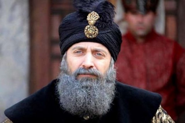 Hatta bir süre önce Muhteşem Yüzyıl dizisinin oyuncularının Dubaili bir firmanın açılışına davet edildiği ancak yapım şirketinin önerilen 700 bin dolara rağmen teklifi kabul etmediği öğrenildi.