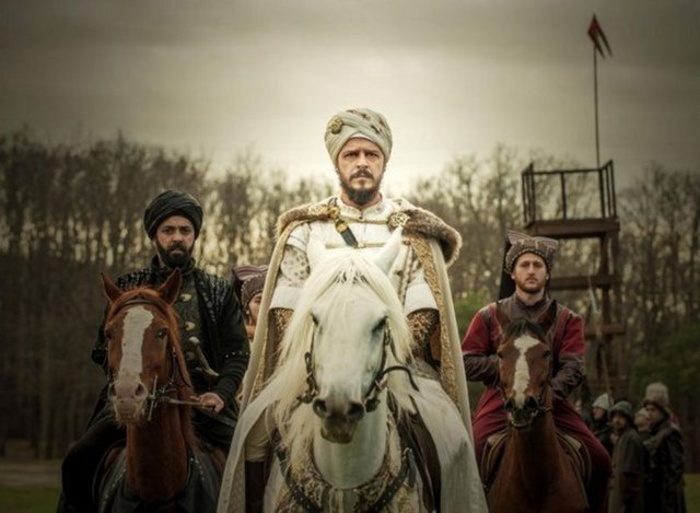 Günsür, cellatları canlandıran dövüş sanatlarında usta oyuncularla 15 gün Şehzade'nin boğulduğu sahnenin koreografisini çalıştı.