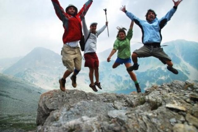 İkizler - Arası çok iyi: Terazi, Kova - İyi: Yengeç, Aslan, Koç, Boğa - Kötü: Başak, Yay - Ne iyi ne kötü: Akrep, Oğlak, Balık