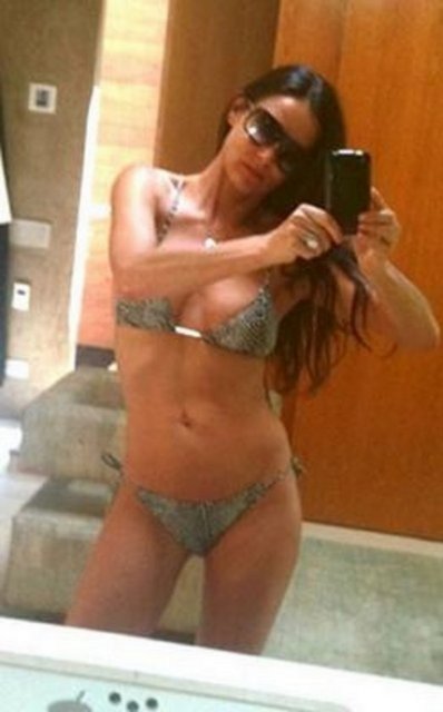 Moore'un bir başka pozu.