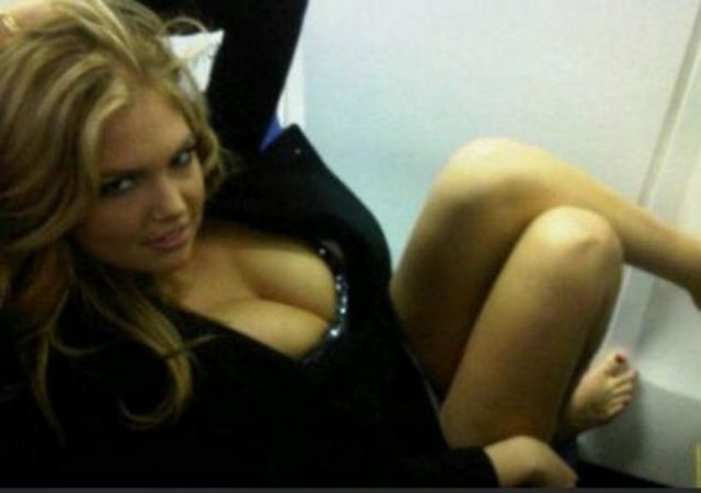 Kate Upton birazdan duşa gireceğini yazıp bu kareyi paylaşmıştı.
