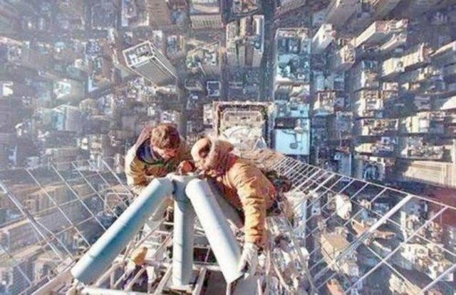 Mobil telefon kulesi bakım görevlisi