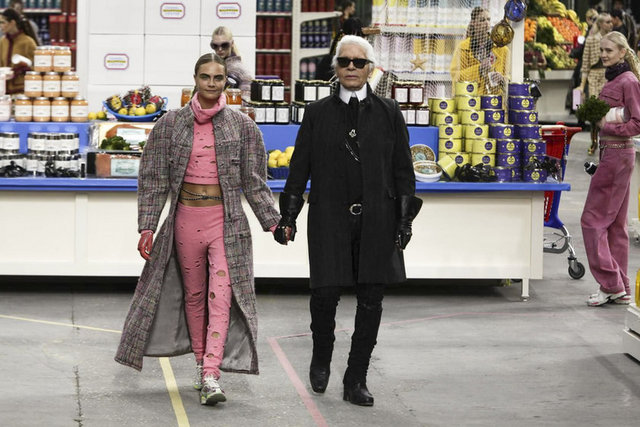Paris Moda Haftası'nın bitmesine iki gün kala kareografisiyle, modelleriyle, konuklarıyla, Paris'te  kelimenin tam anlamıyla Chanel rüzgarı esti.