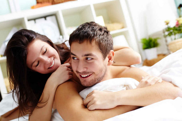 İTALYA - İtalyan kadınların yüzde 18'i vibrator kullanıyor, her 5 İtalyandan biri arkadaşlarına seks hayatını anlatıyor. İspanyol erkeklerinin yüzde 28'i titreşimli seks oyuncaklarını yataklarında görmekten rahatsız olmuyor.