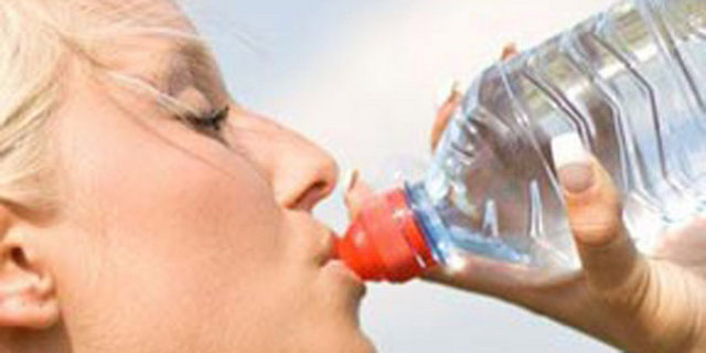 Yüksek kolesterol -  - Vücut, susuz kaldığında kolesterol seviyesini arttırarak hücreden daha fazla su kaybını önlemeye çalışır.