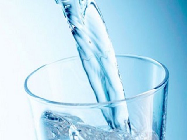 Yeterli yağış olmaması nedeni ile tarım alanları başta olmak üzere tüm yaşamı tehdit eden susuzluk, yanı başındaki sürahide öylece durduğu halde yeterince su içmeyen insanlarda geri dönülmez hasarlara yol açıyor.