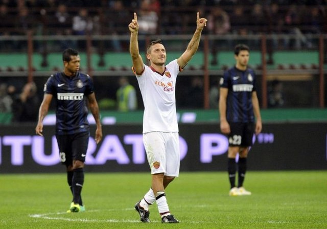 FRANCESCO TOTTI  "Bir gecede 6 kızla dışarı çıktım. Hepsini birbirleriyle aldattım ama Roma'yı asla aldatmadım."