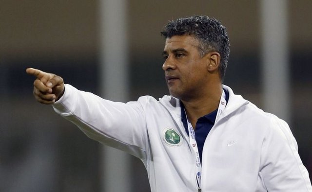 FRANK RIJKAARD  "Aslında her şeyden biraz var Türk futbolunda. Ama hiçbir şeyden tam yok"