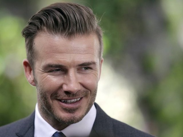 DAVID BECKHAM  "Futbolu bırakmayı hiç düşündün mü? Evet bir keresinde Messi sağımdan atıp solumdan hızla geçmişti o gün gerçekten düşündüm"
